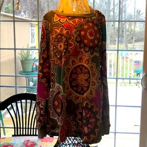 Beautiful buttery soft sew love top.  Worn once.